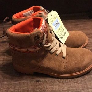 Toms Rawhide Suede Summit Youth Boots
